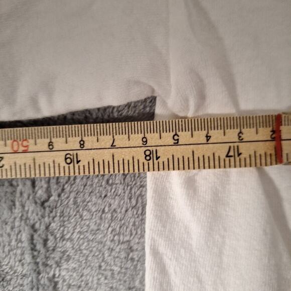 DC Shoe Co Skateboarding T-Shirt Size Medium White With Black Graphics Cotton - Picture 6 of 6